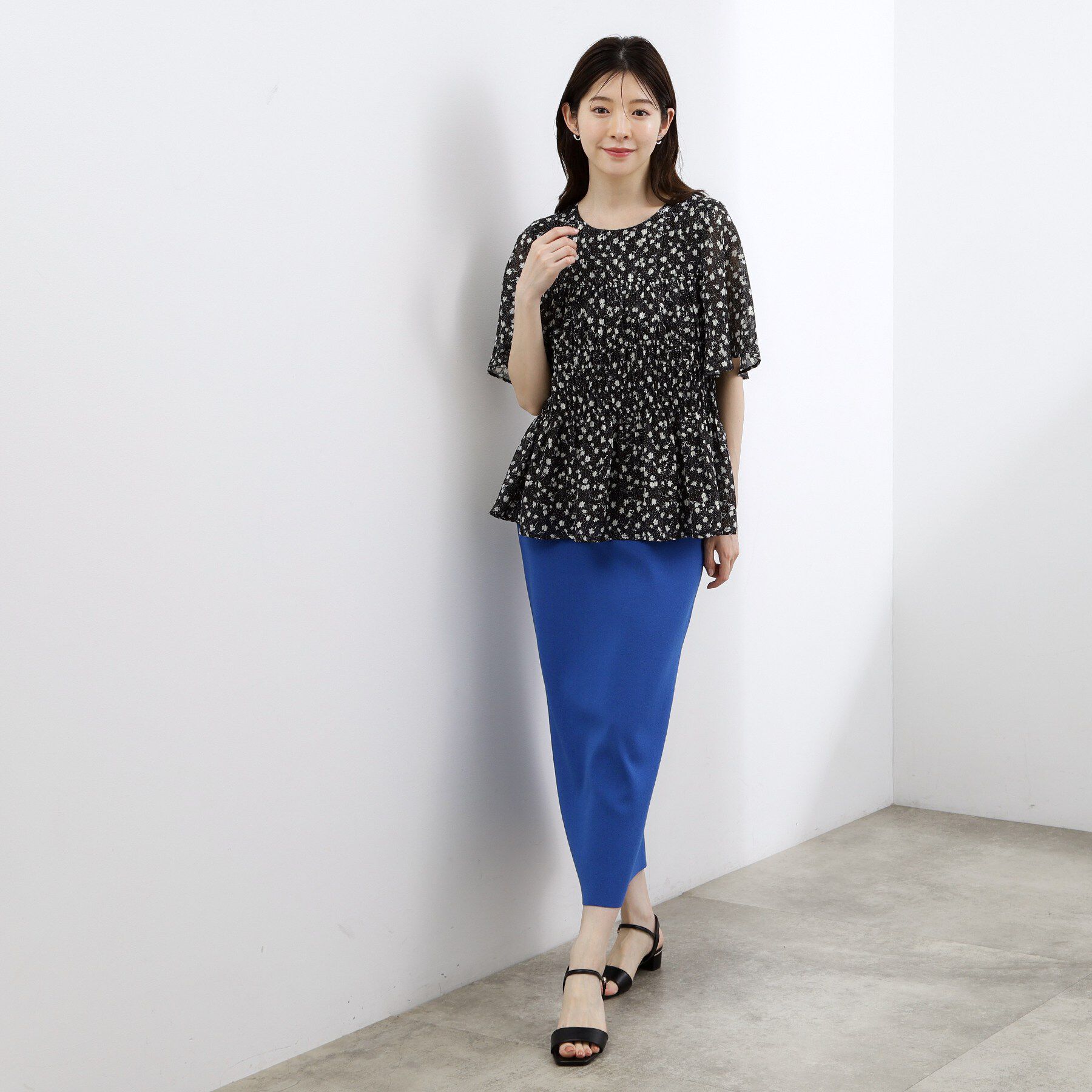 grove「【二の腕・体型カバー】軽やかに華やぐ 花柄シャーリングブラウス」|シャツ・ブラウス|