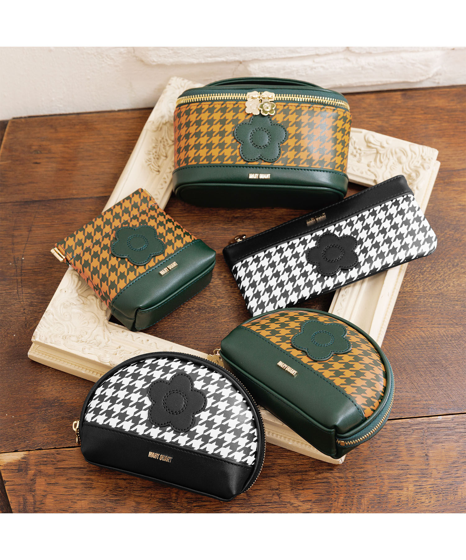 MARY QUANT「千鳥デイジーパッチ バネクチポーチ」|ポーチ|