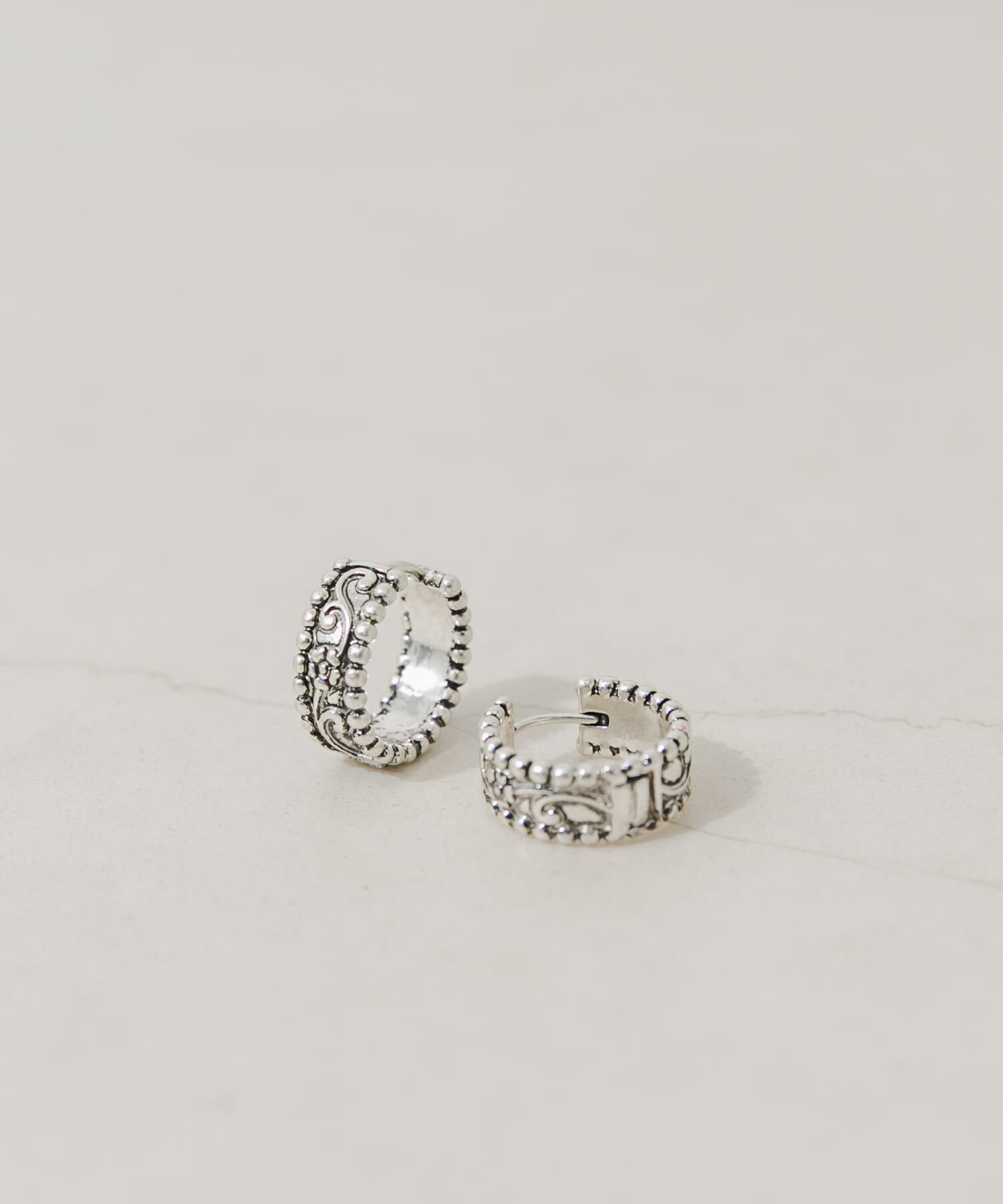 SMELLY「ヴィンテージチックワンタッチフープピアス」|ピアス|シルバー