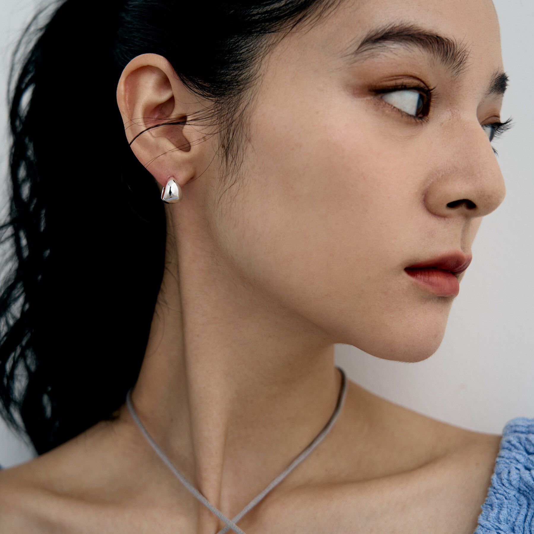 COCOSHNIK ONKITSCH「シルバー ハギーフープ ポインテッドワイドピアス」|ピアス|