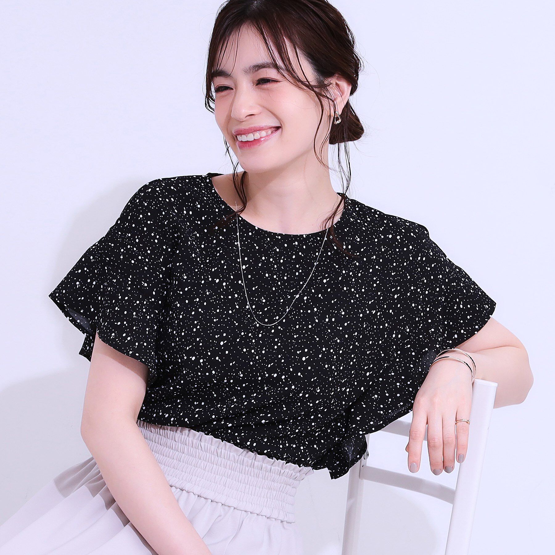 SHOO･LA･RUE「【イージーケア/洗える/S-LL】大人フェミニン お袖フリルブラウス」|シャツ・ブラウス|ブラック(119)