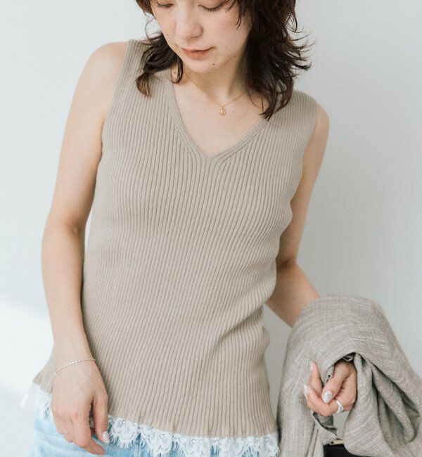  「【ほどよい華やかさをプラス/セットアップ対応可】レースヘムスリーブレスニット」|ニット・セーター|