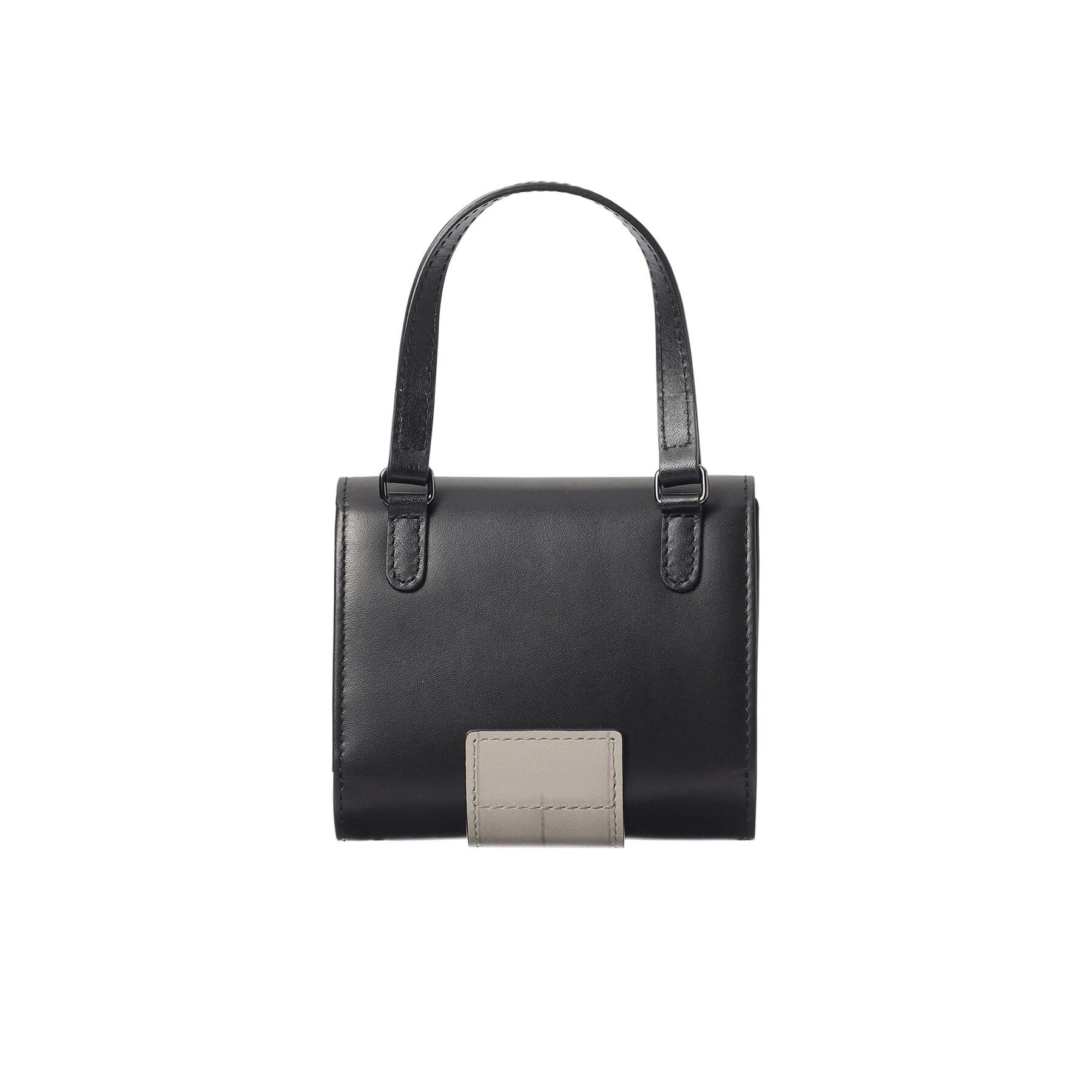 HIROKO HAYASHI「LEO NECESSARIO（レオ ネチェサリオ）持ち手付き財布」|財布|
