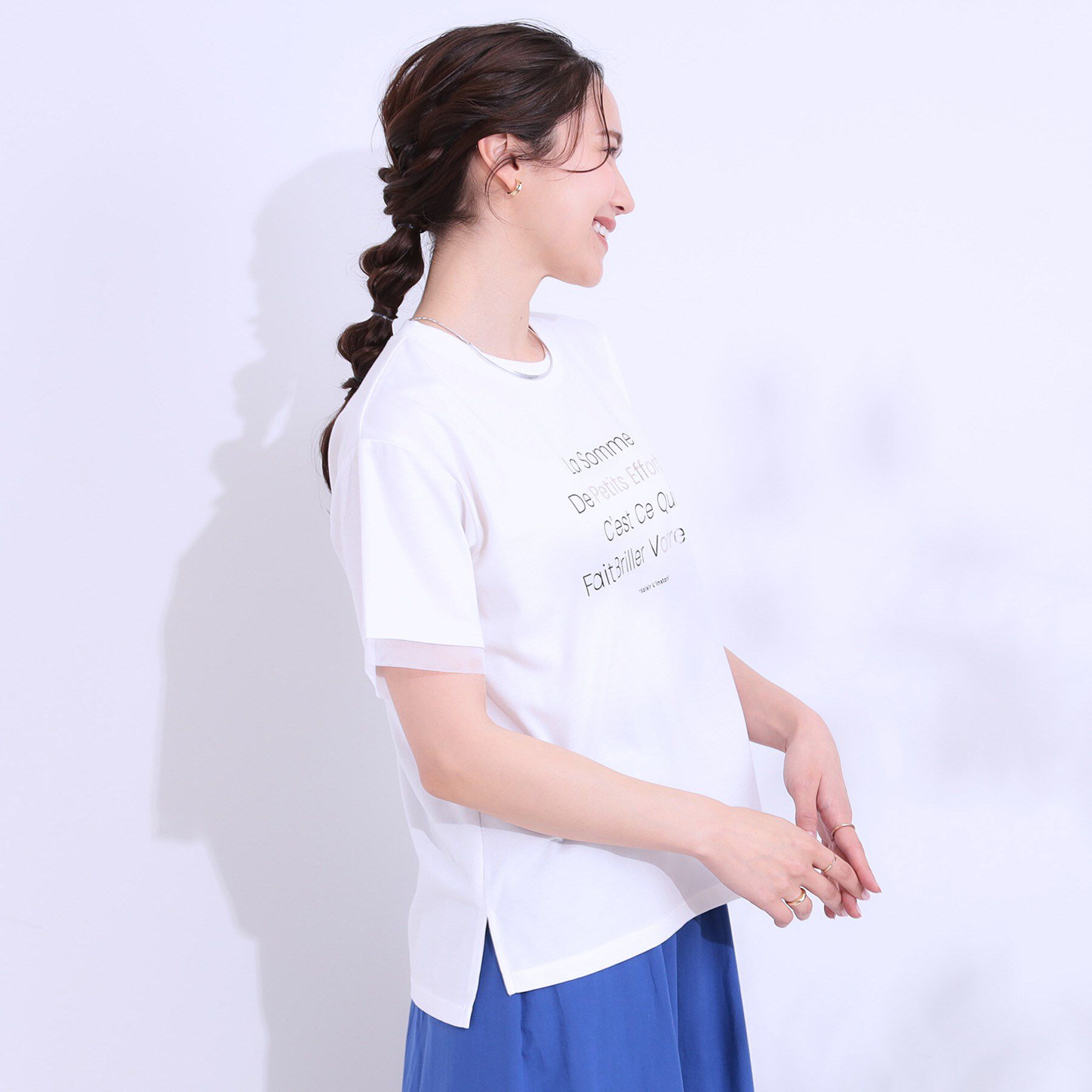 SHOO･LA･RUE「【ひんやり/UVカット】選べる3柄 お袖チュールで差をつける ロゴプリントTシャツ」|Tシャツ・カットソー|