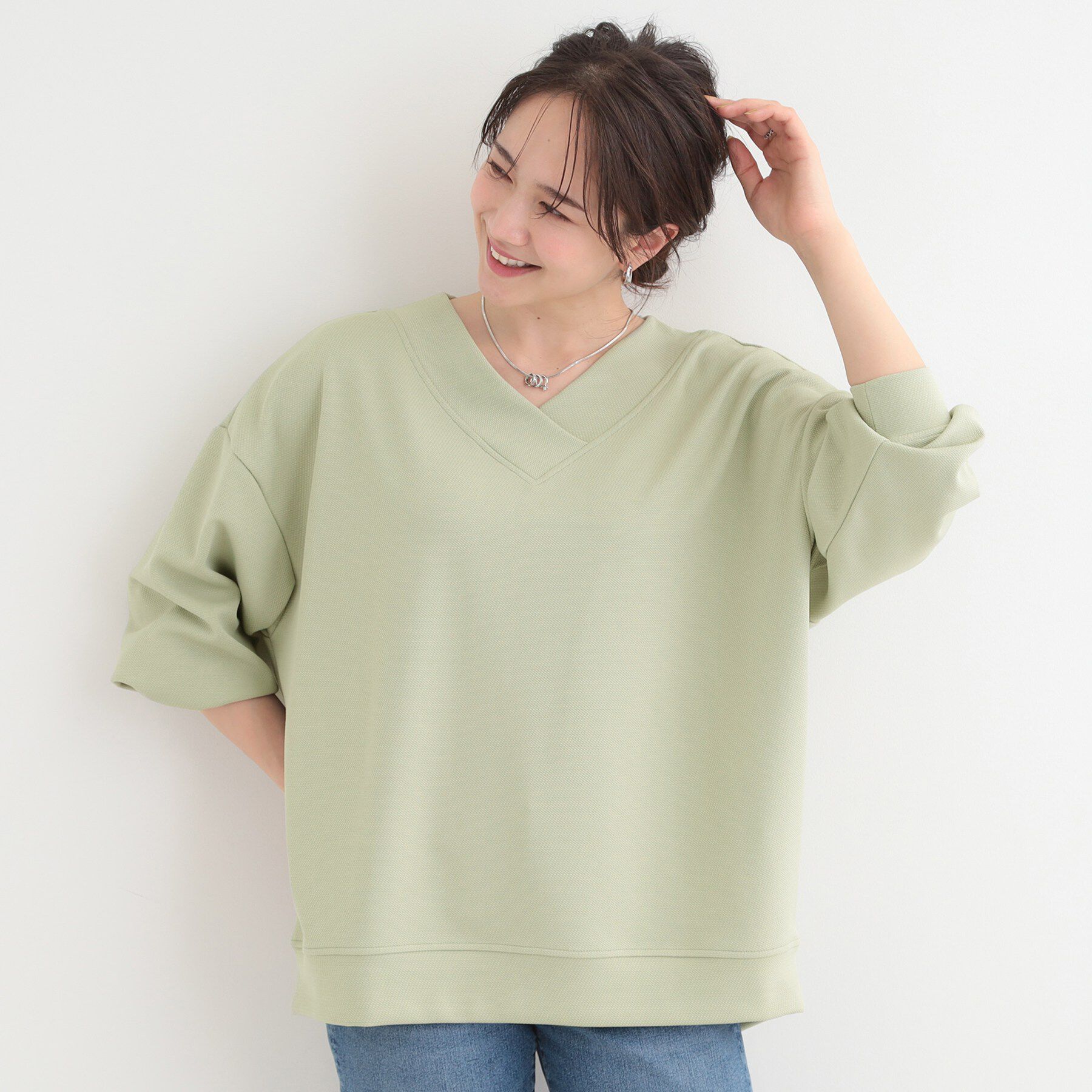 SHOO･LA･RUE「【洗濯機可】インせずすっきり見え　優しい雰囲気のVネックトップス」|Tシャツ・カットソー|
