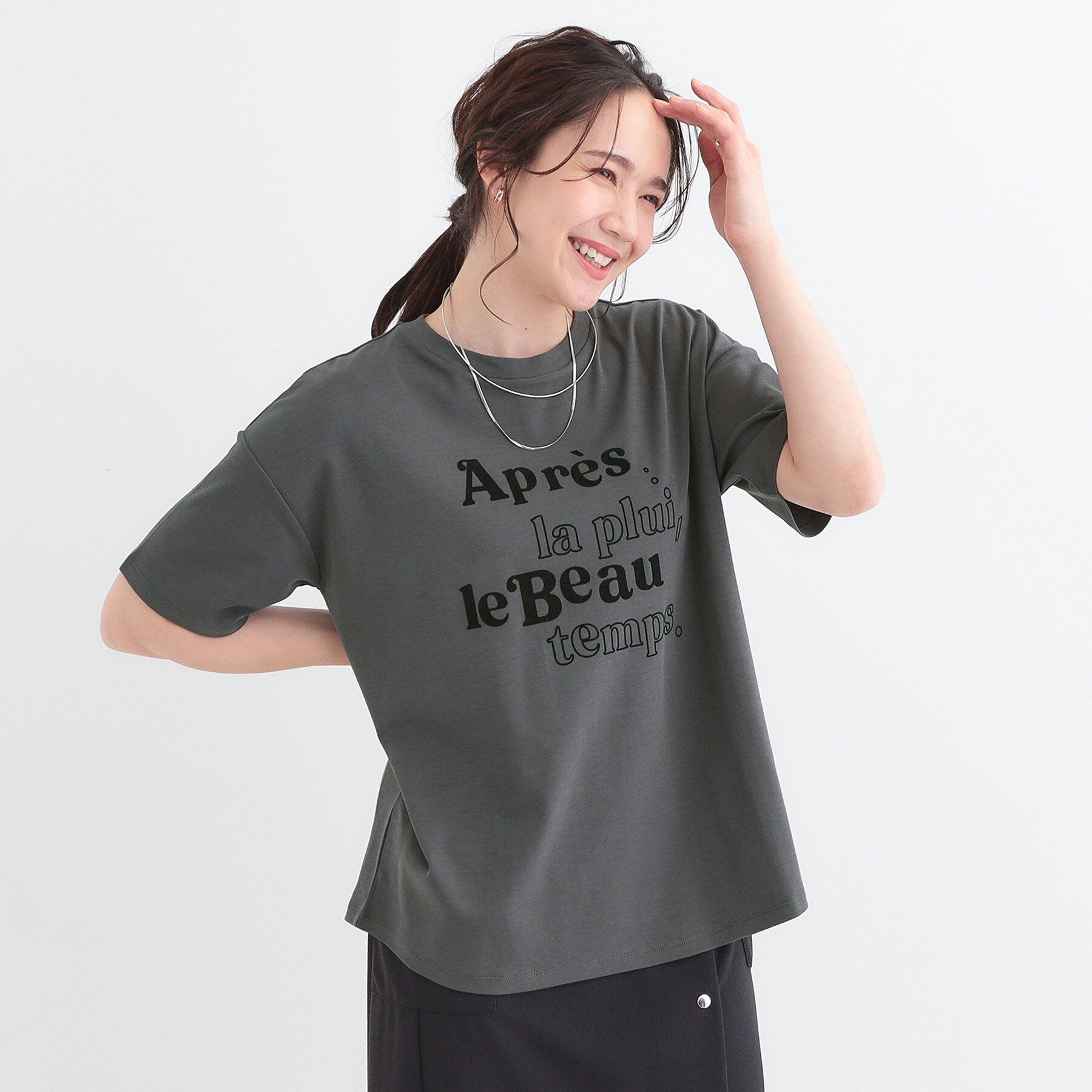 SHOO･LA･RUE「【S-LL】大人のきれいめカジュアルに フロッキーロゴTシャツ」|Tシャツ・カットソー|