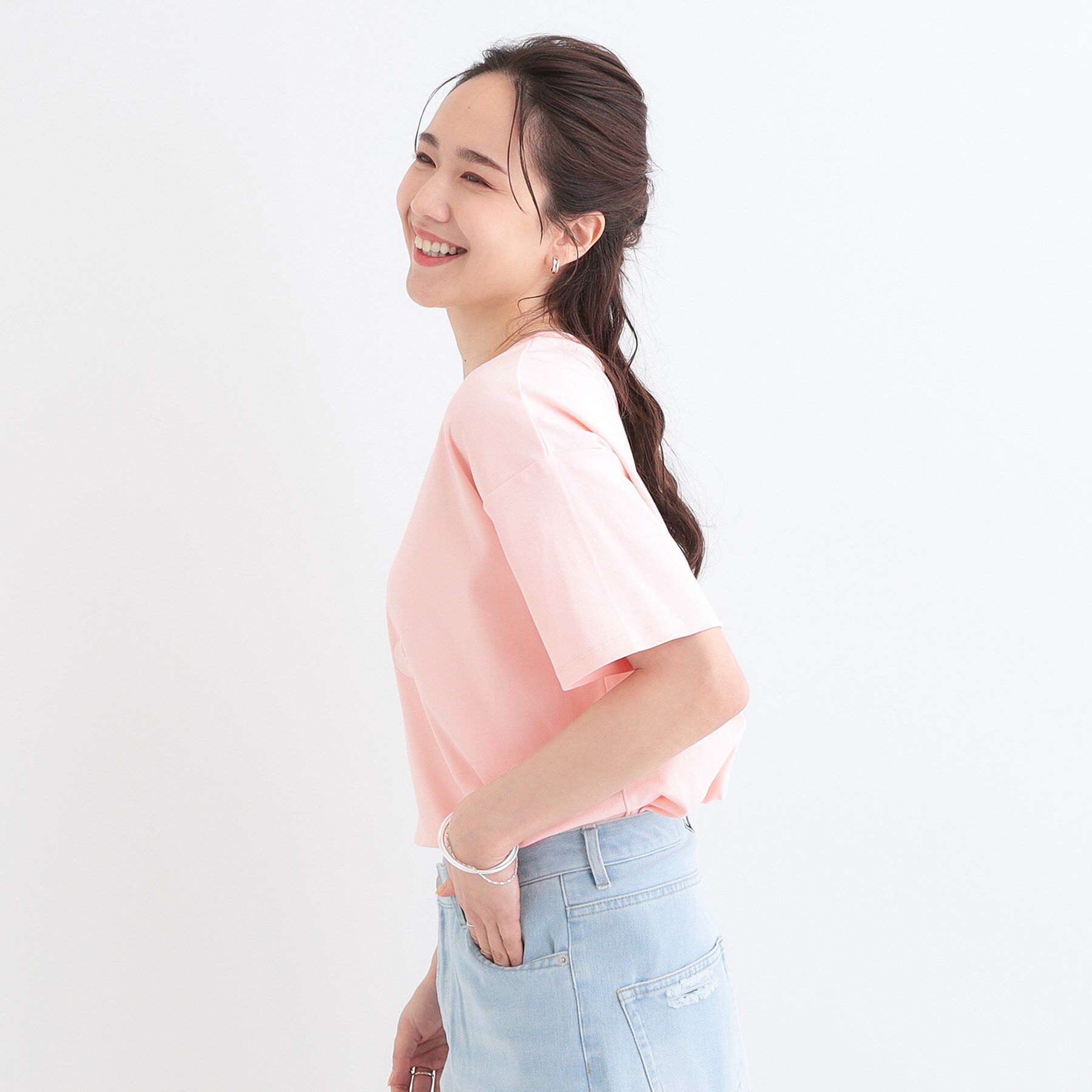 SHOO･LA･RUE「【S-LL】大人のきれいめカジュアルに フロッキーロゴTシャツ」|Tシャツ・カットソー|