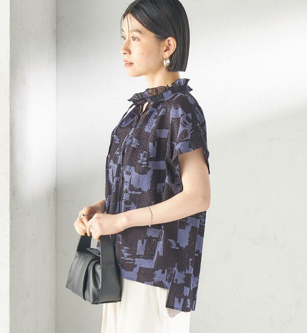 SHIPS for women「《予約》〈手洗い可能〉サッカー プリント フリル ネック 半袖 ブラウス」|シャツ・ブラウス|