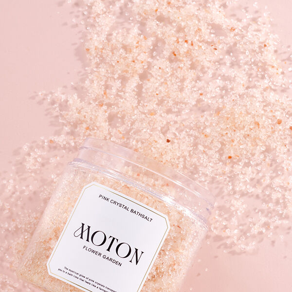  「MOTON ピンククリスタルバスソルト 限定品/001 FLOWER GARDEN (500g)」|入浴剤・バスグッズ|