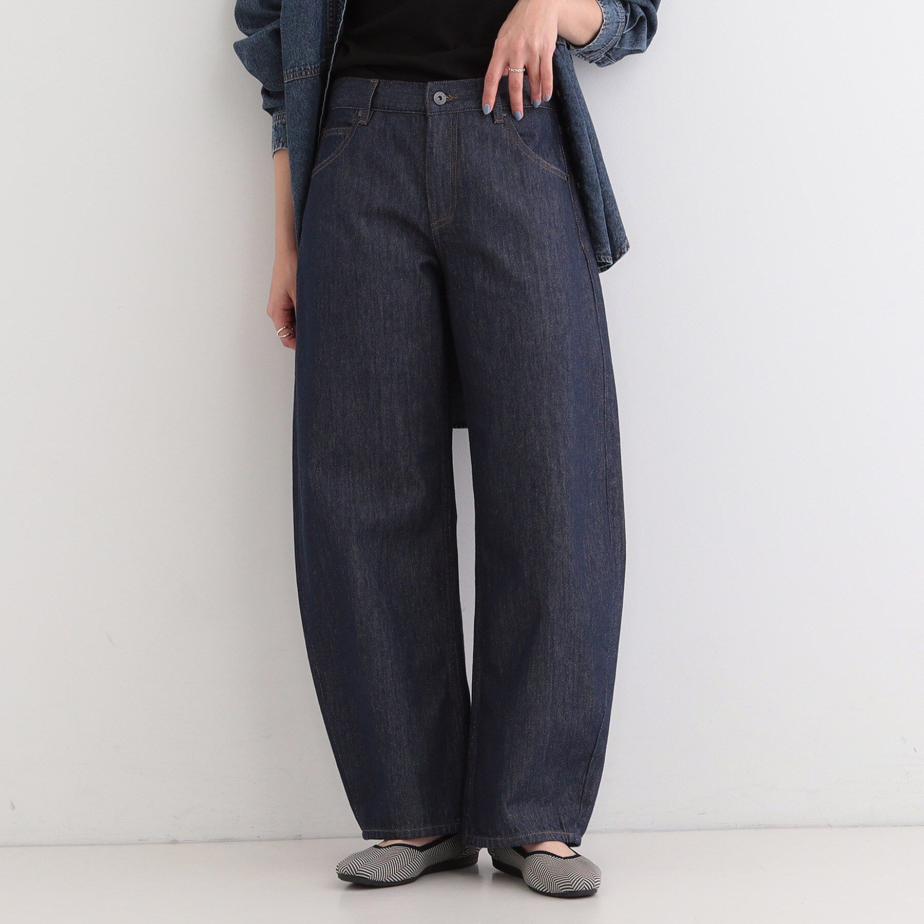 SHOO･LA･RUE「【SHOO・LA・RUE DENIM/高レビュー】ゆるっと決まる こなれカーブデニムパンツ」|デニム|