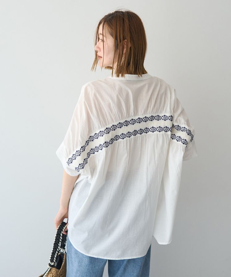 YECCA VECCA「バック刺繍バンドカラーシャツ」|シャツ・ブラウス|
