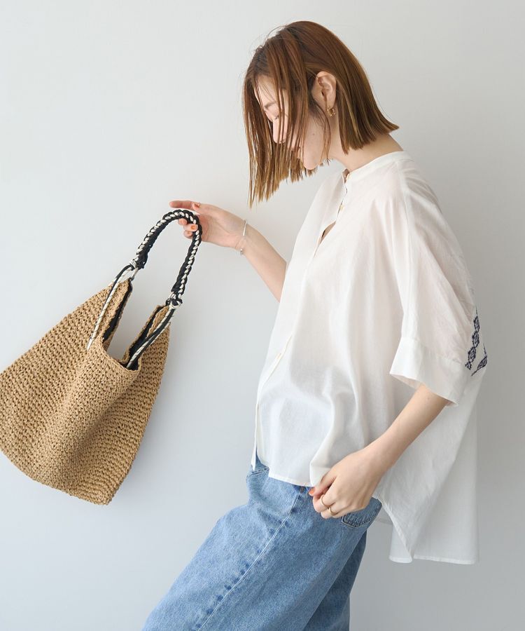 YECCA VECCA「バック刺繍バンドカラーシャツ」|シャツ・ブラウス|