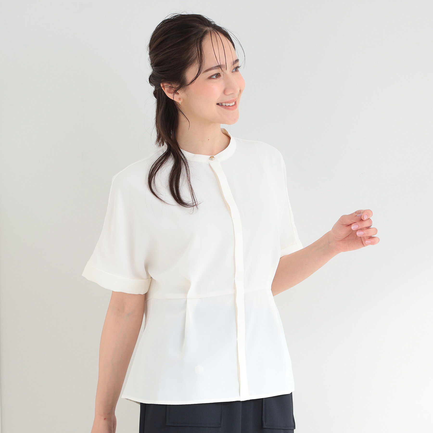 SHOO･LA･RUE「【ひんやり/UV/通勤】洗濯後しわになりにくい ウエストタック ペプラムブラウス」|シャツ・ブラウス|