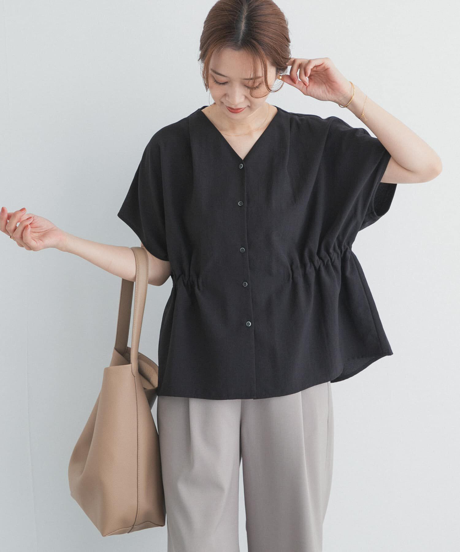 URBAN RESEARCH DOORS「Vネックウエストギャザーブラウス」|シャツ・ブラウス|