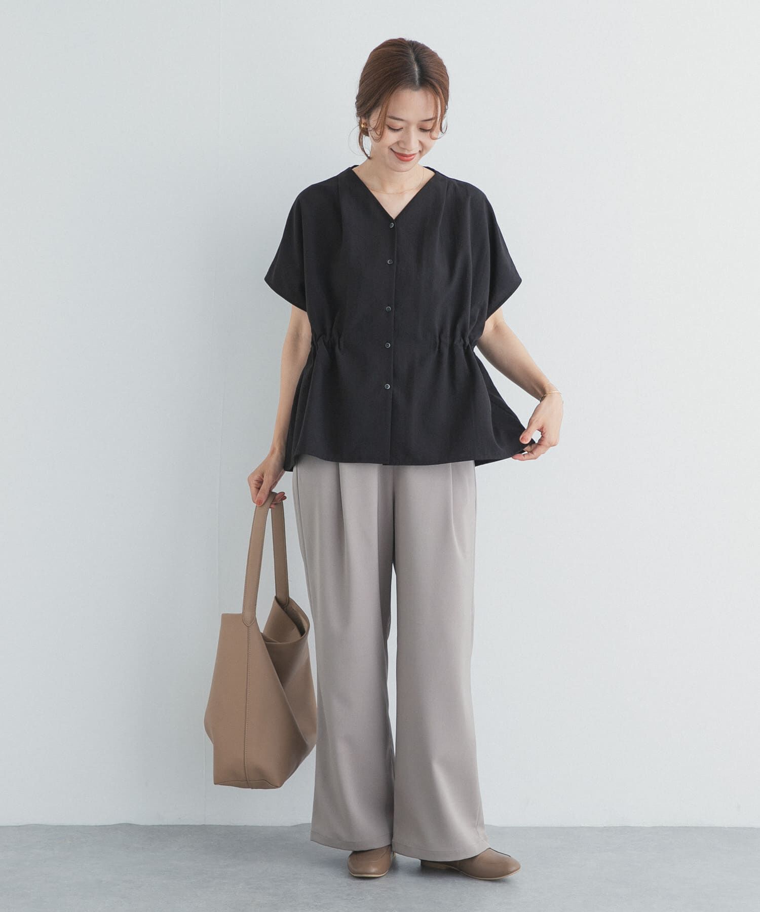 URBAN RESEARCH DOORS「Vネックウエストギャザーブラウス」|シャツ・ブラウス|