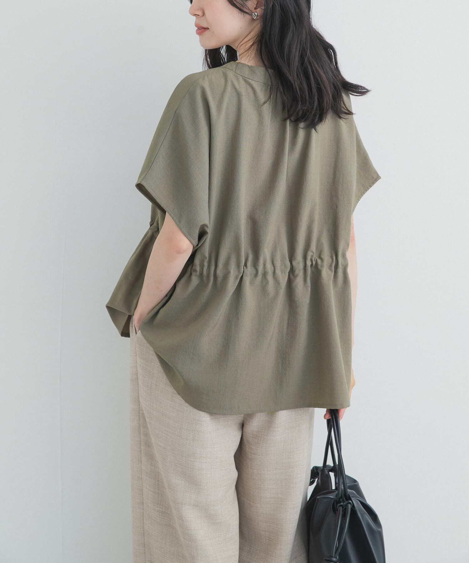 URBAN RESEARCH DOORS「Vネックウエストギャザーブラウス」|シャツ・ブラウス|