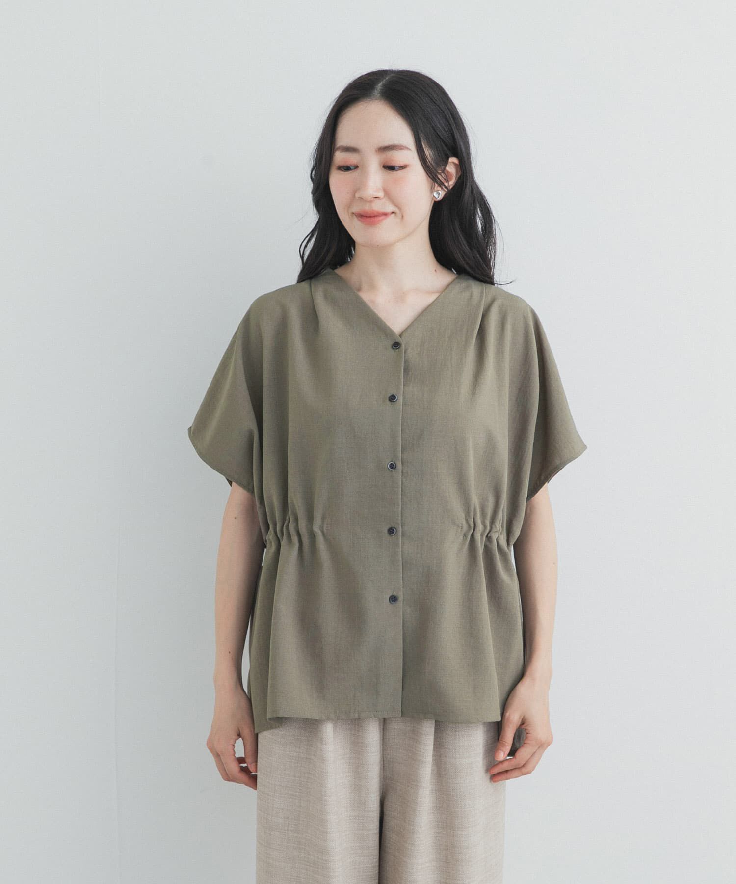 URBAN RESEARCH DOORS「Vネックウエストギャザーブラウス」|シャツ・ブラウス|