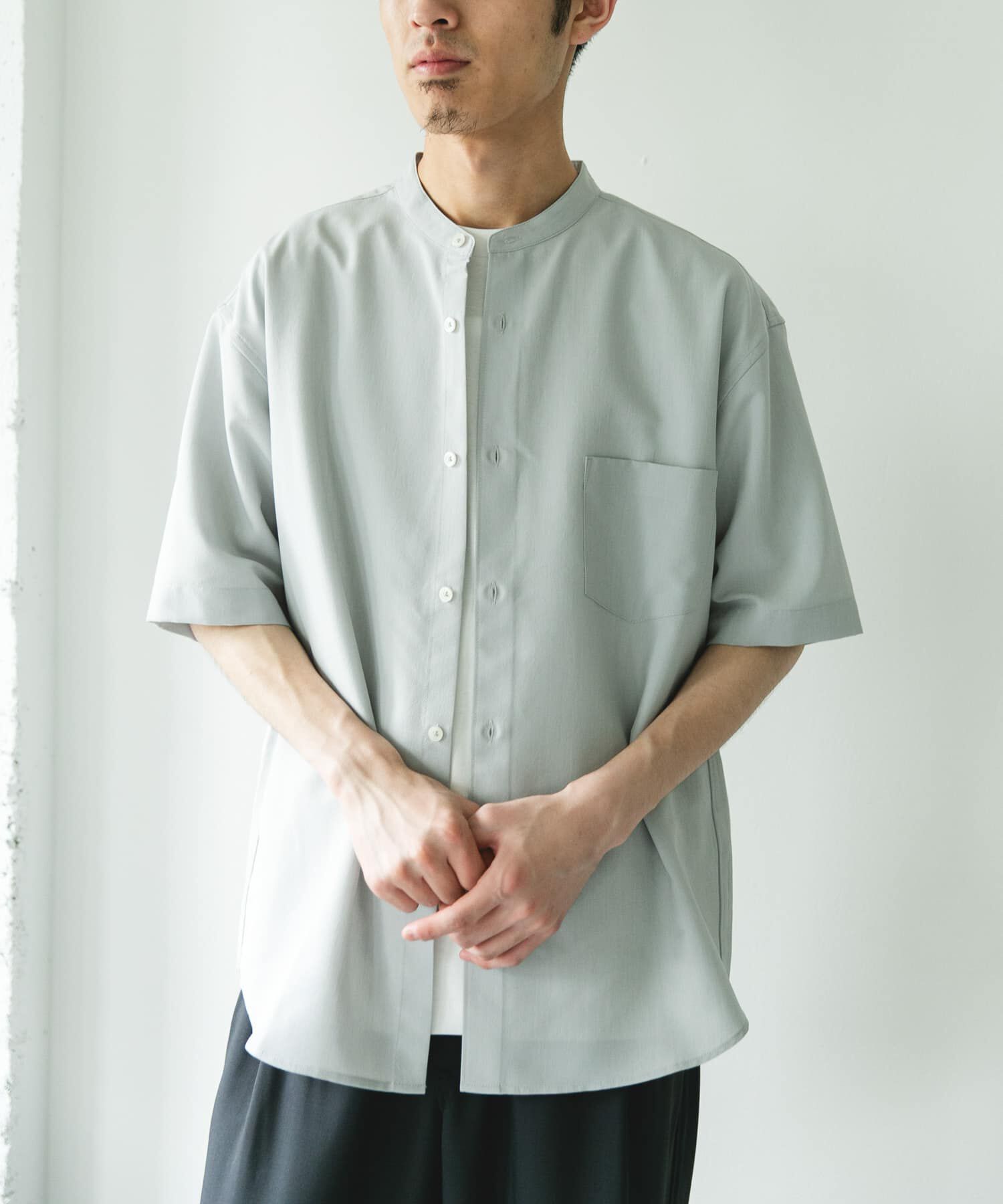 URBAN RESEARCH DOORS「『吸水速乾』セオアルファバンドカラーショートスリーブシャツ」|シャツ・ブラウス|