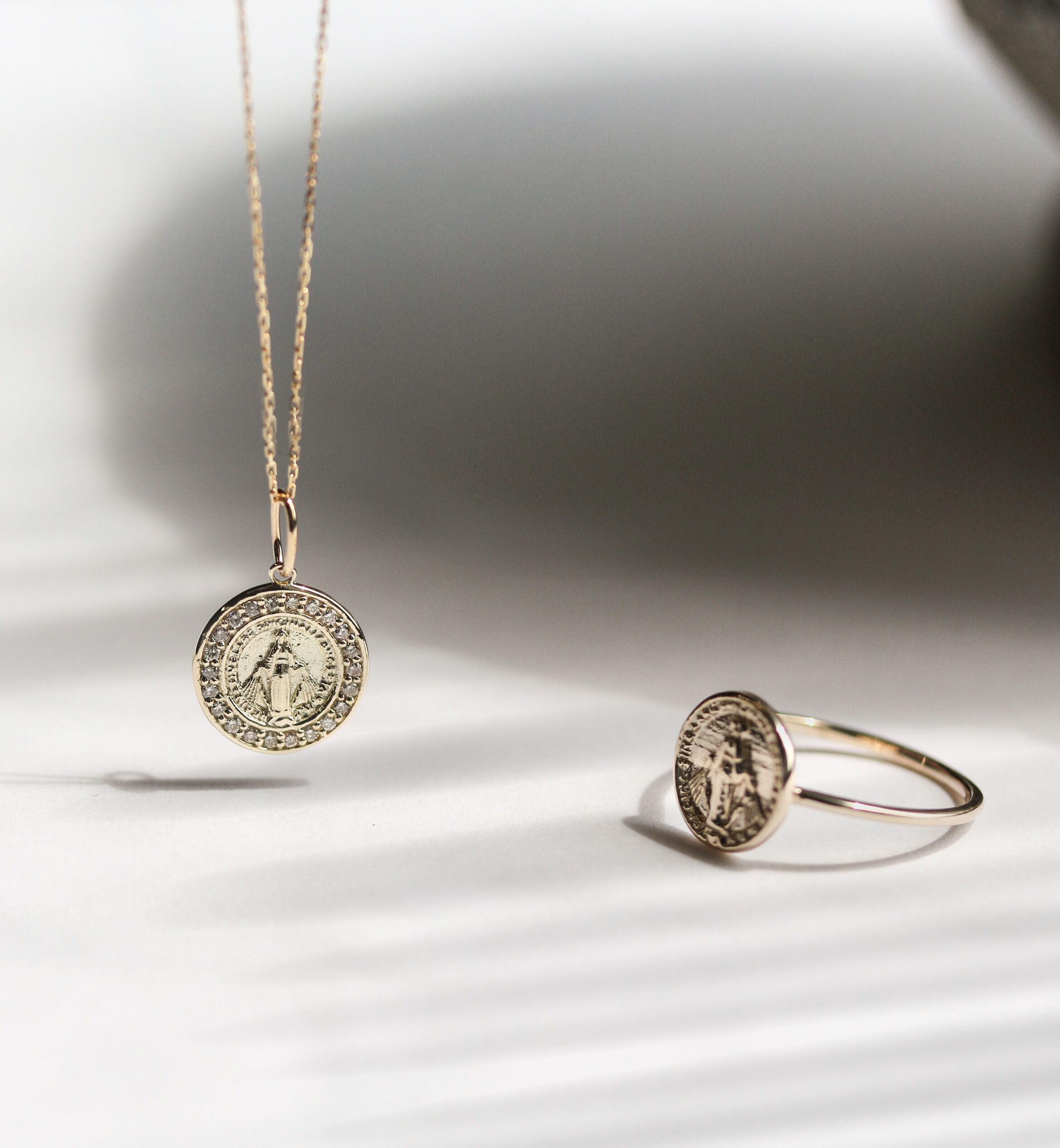  「ダイヤモンド 0.11ct コイン ネックレス | K10YG」|ネックレス|