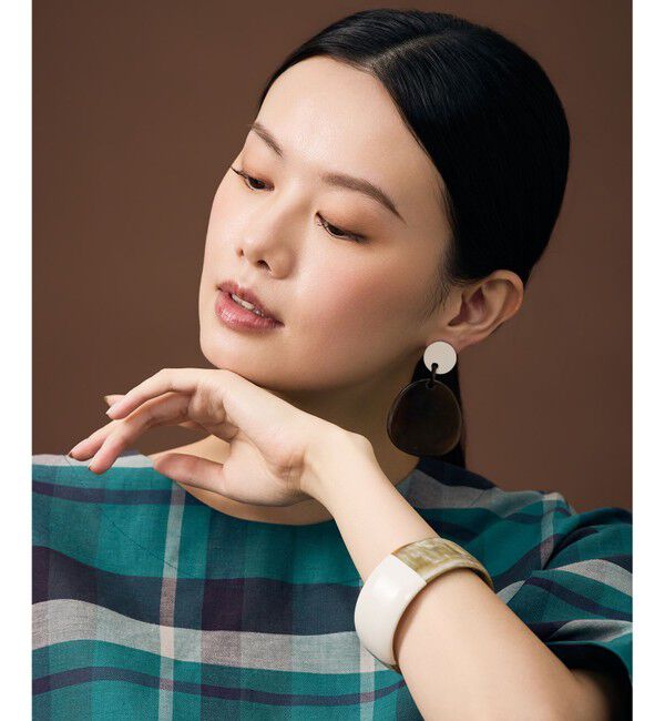 自由区「【SHIHOさん着用・スタッフ人気】ウォーターバッファロー バングル」|ブレスレット・バングル|アイボリー