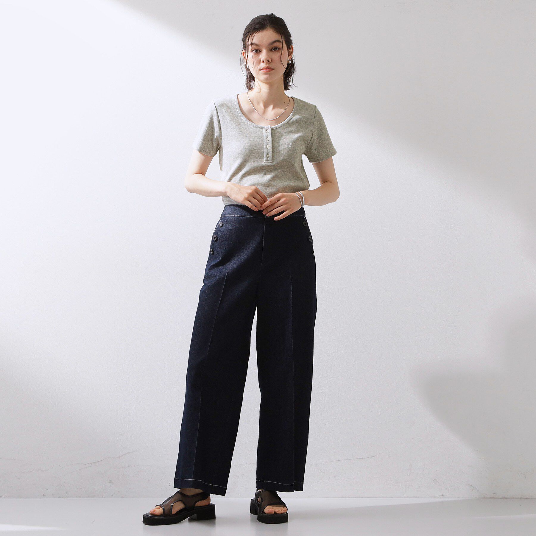 THE SHOP TK「ヘンリーネック ワンポイント刺繍トップス」|Tシャツ・カットソー|