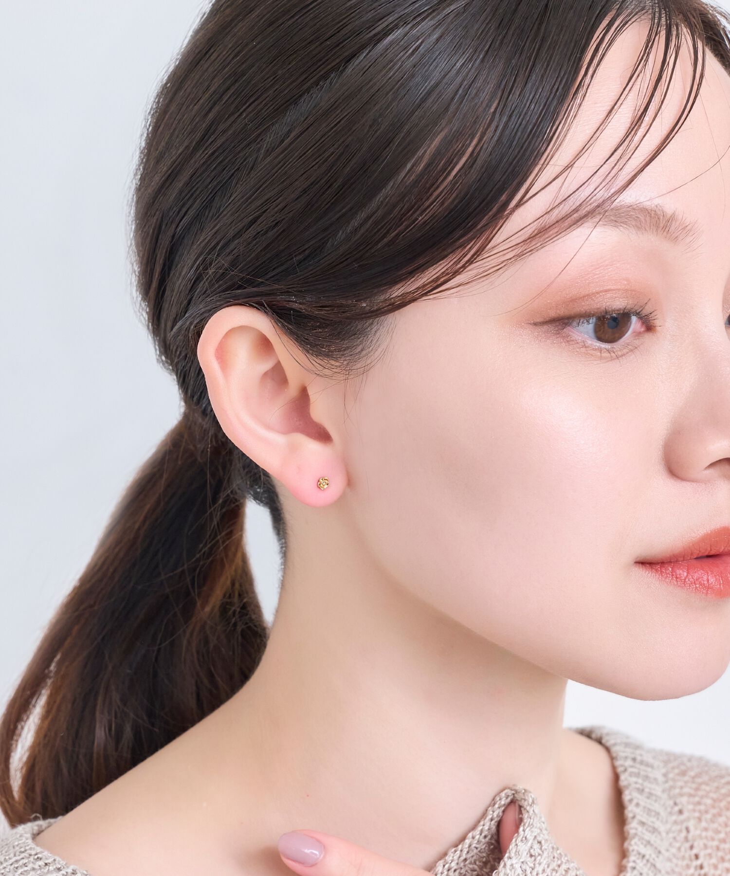Phoebe「【金属アレルギー対応】プチフラワービジュースタッドピアス　オレンジ/ニッケルフリー（片耳）」|ピアス|