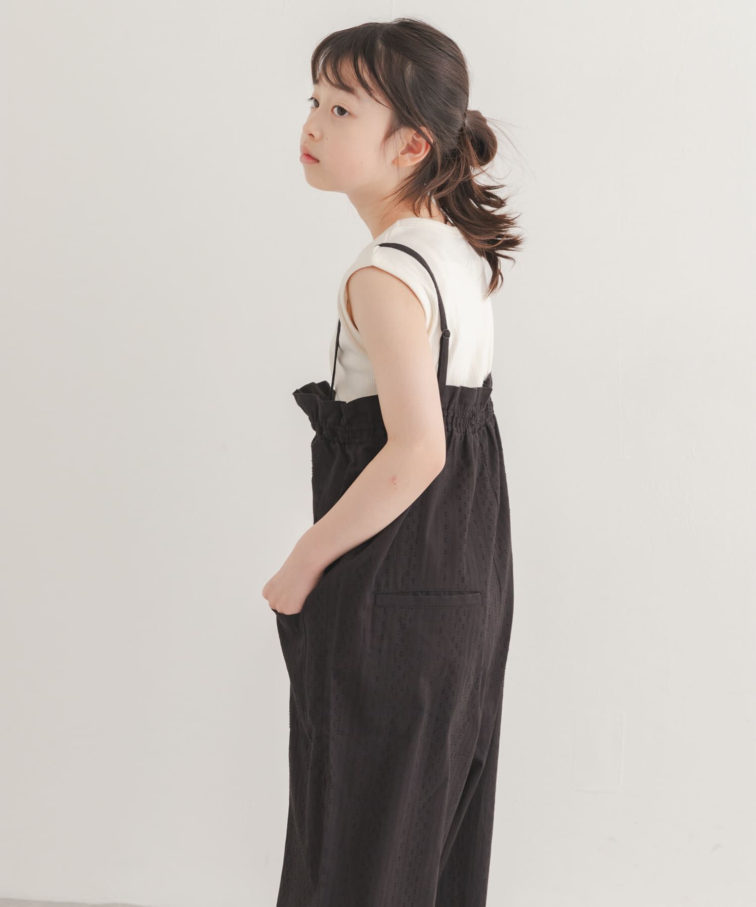 URBAN RESEARCH DOORS「フリルバギーキャミサロペット(KIDS)」|ワンピース|ブラック