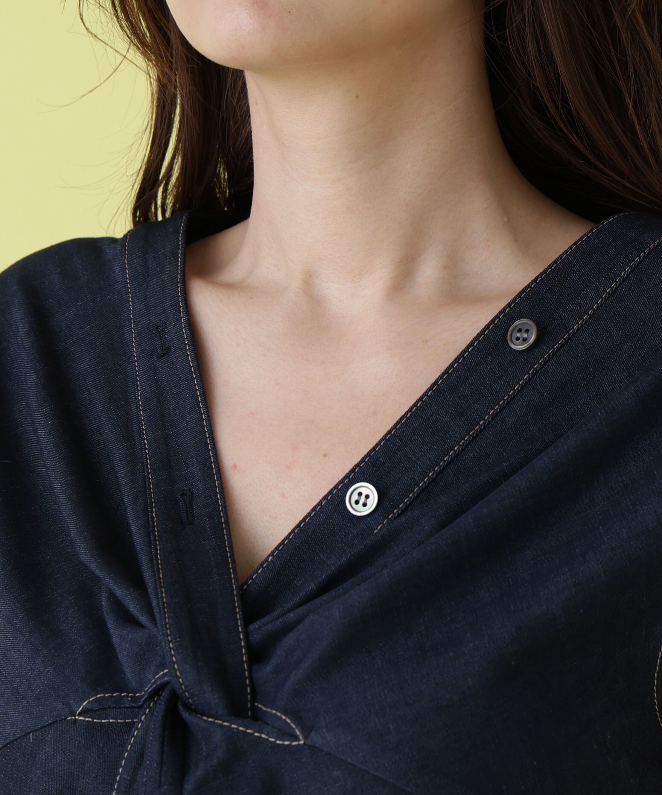  「［美香さん着用］デニム調フロントクロスブラウス」|シャツ・ブラウス|