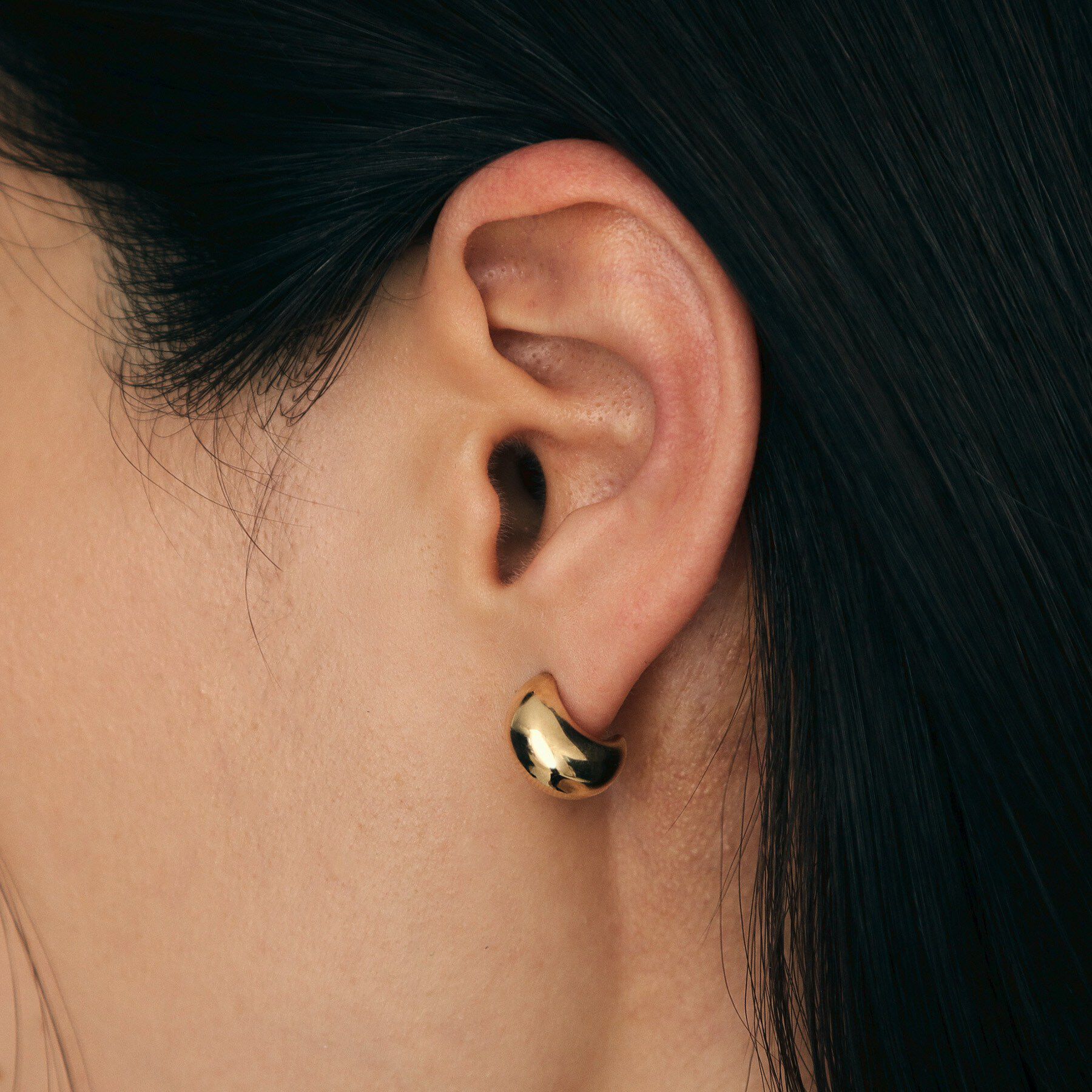 COCOSHNIK「K10中空ペアシェイプフープ スタッドピアス」|ピアス|
