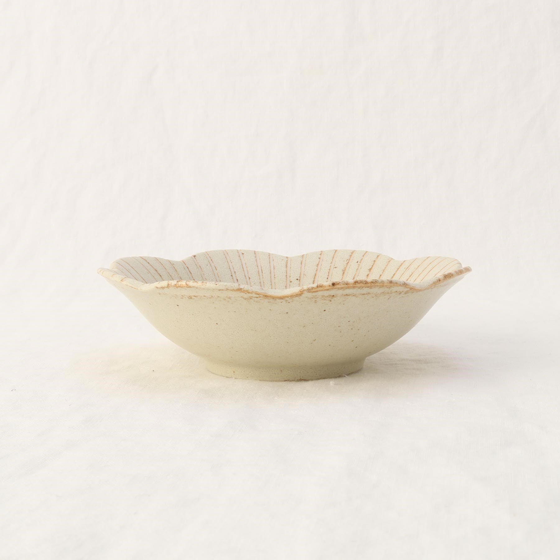 212 KITCHEN STORE「はなこまち 浅鉢 白」|食器・キッチングッズ|