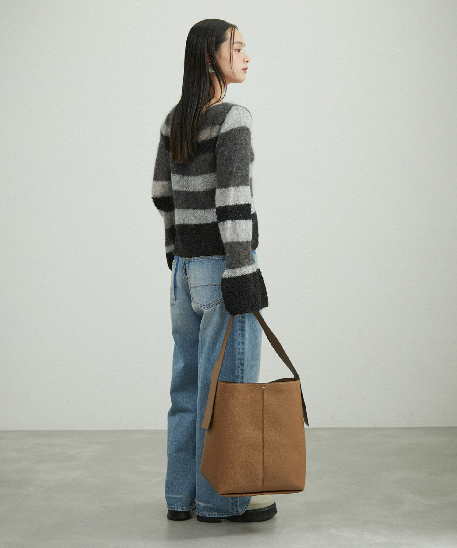 ADAM ET ROPE'「【サステナブル・一部WEB限定カラー】軽量シュリンクワンハンドルバッグ」|ショルダー・メッセンジャー|