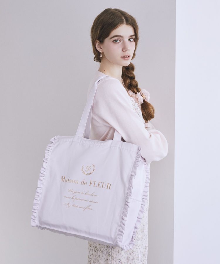 Maison de FLEUR「【A4対応】サテンフリルスクエアトートバッグ」|トートバッグ|ラベンダー