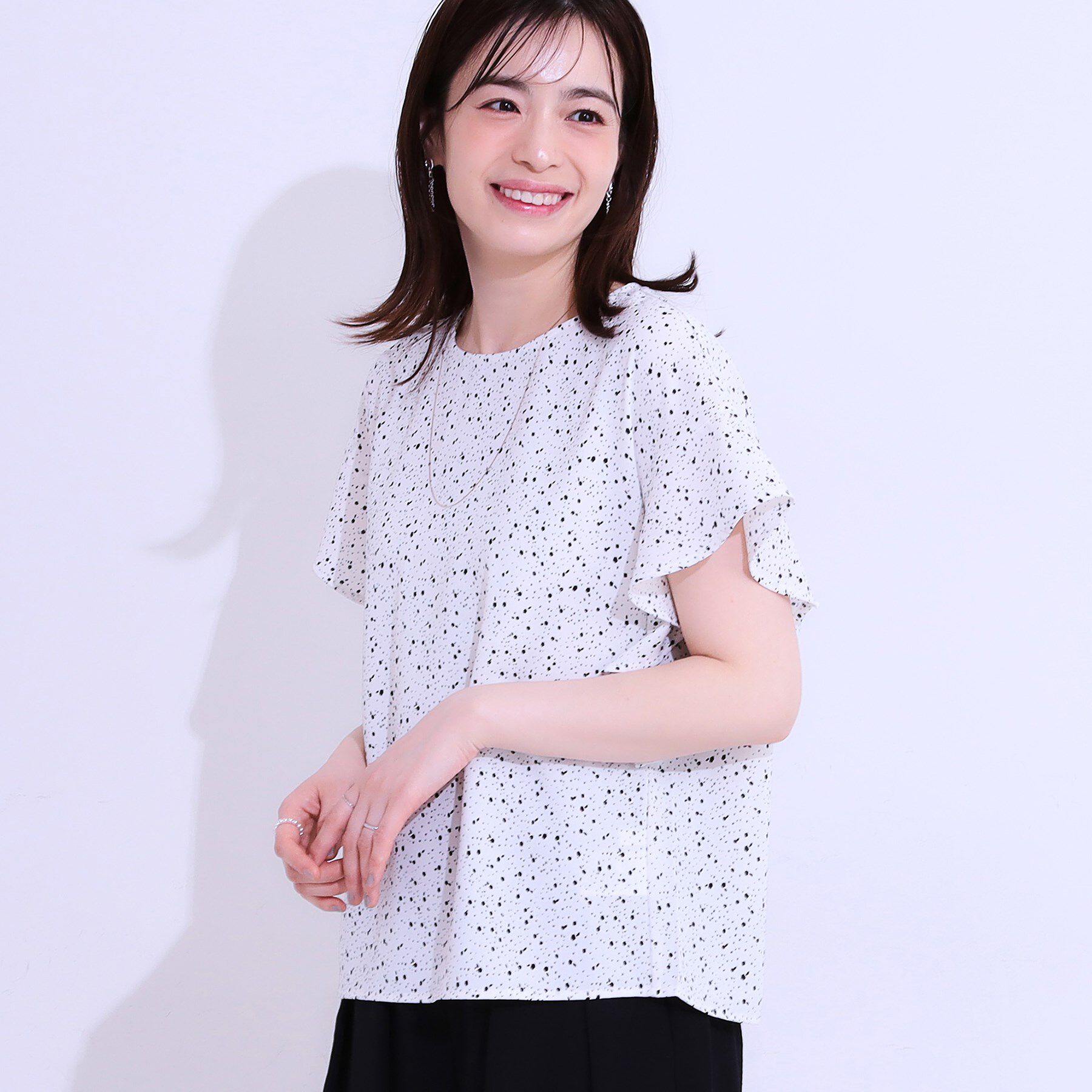 SHOO･LA･RUE「【イージーケア/洗える/S-LL】大人フェミニン お袖フリルブラウス」|シャツ・ブラウス|オフホワイト(103