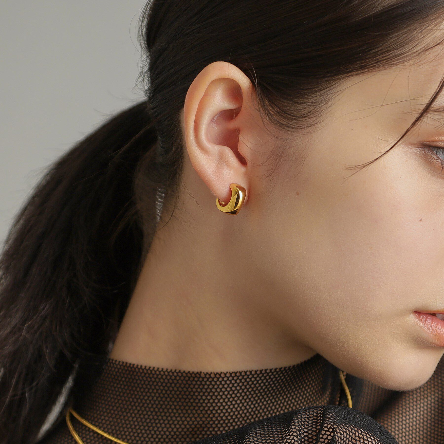 COCOSHNIK ONKITSCH「シルバー スモールフープ スロープカットピアス GP」|ピアス|