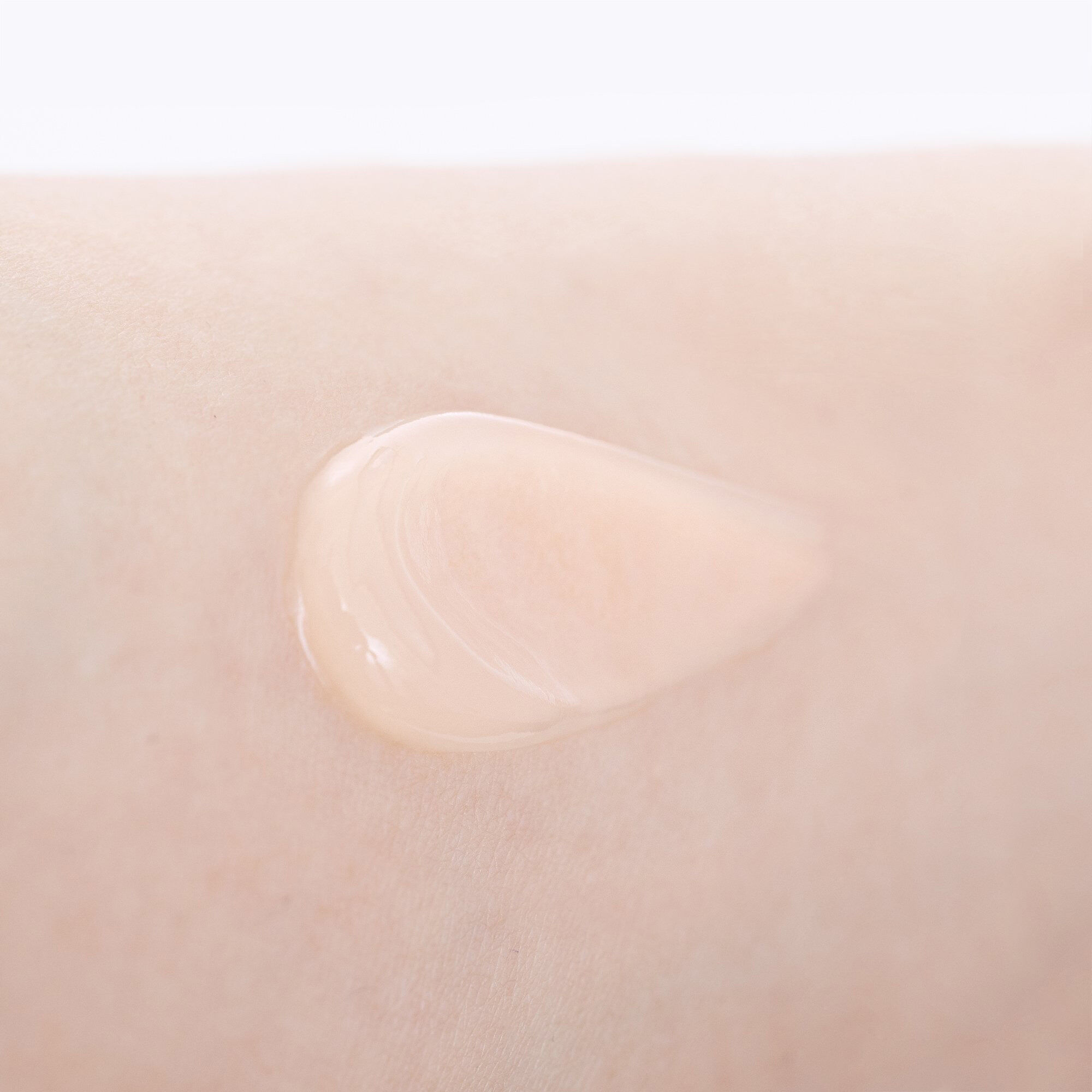  「綾花 マルチ モイスチャー ジェル (82g)」|化粧水|