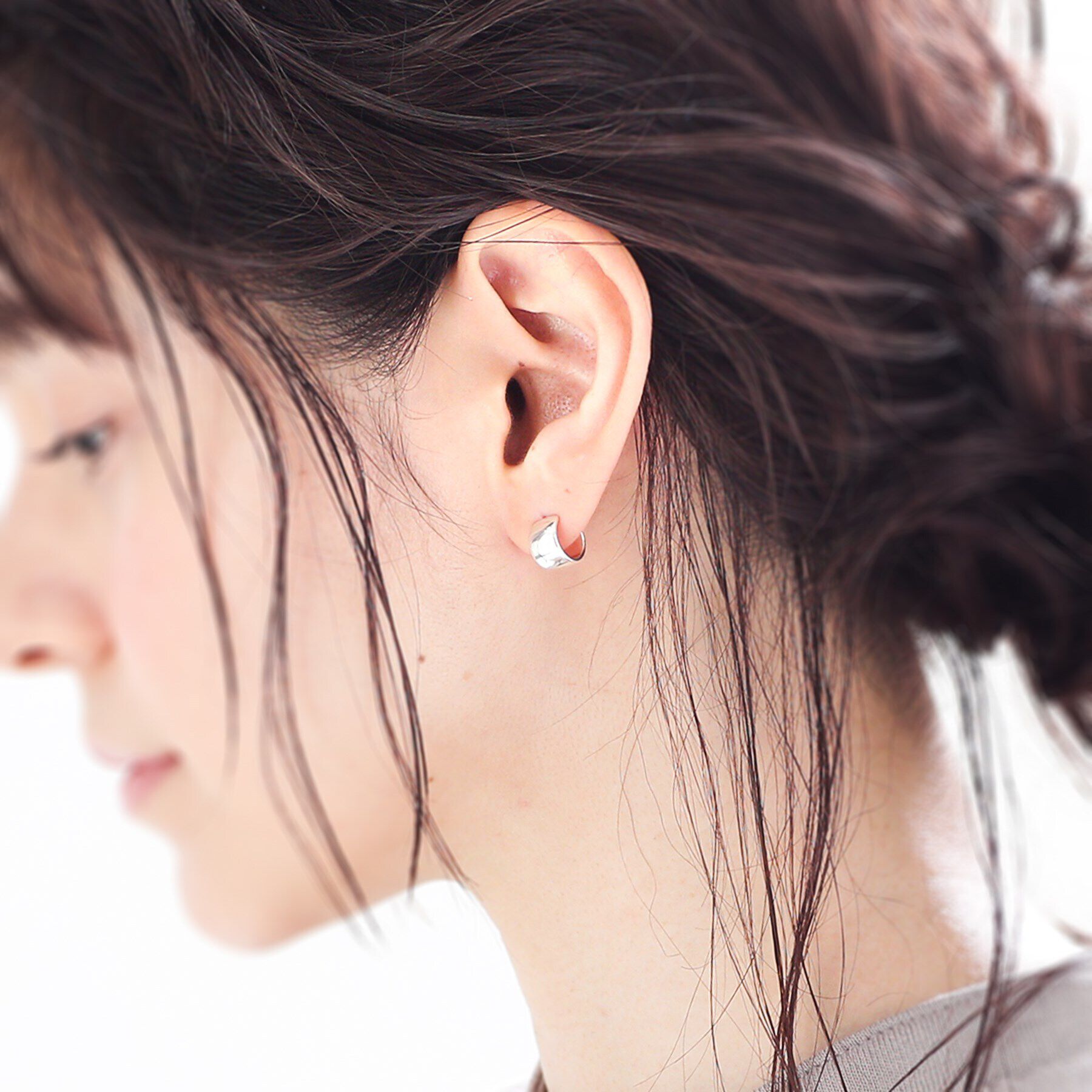 COCOSHNIK ONKITSCH「シルバー スモールフープ ワイドピアス」|ピアス|