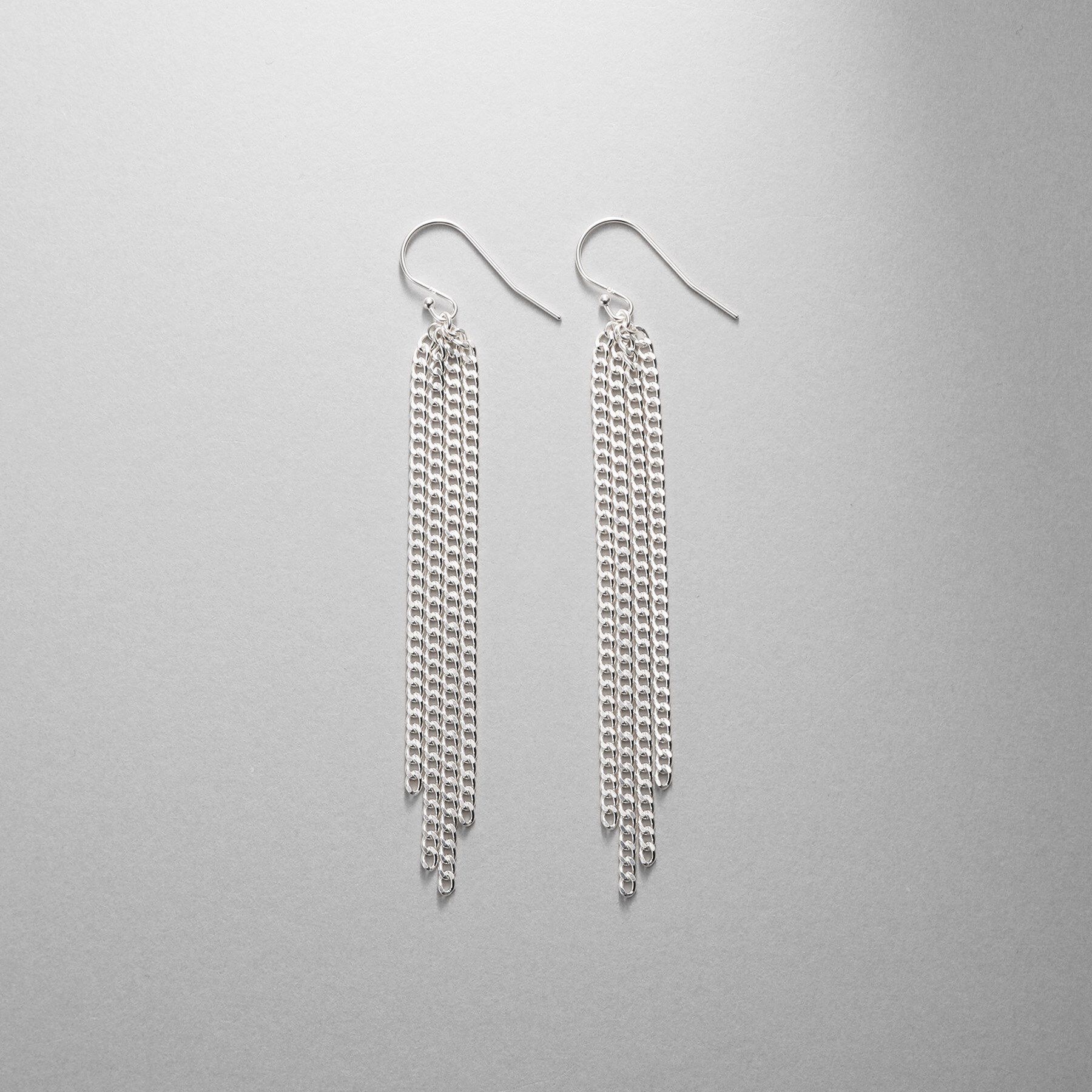 COCOSHNIK ONKITSCH「シルバー カーブチェーンフリンジピアス」|ピアス|