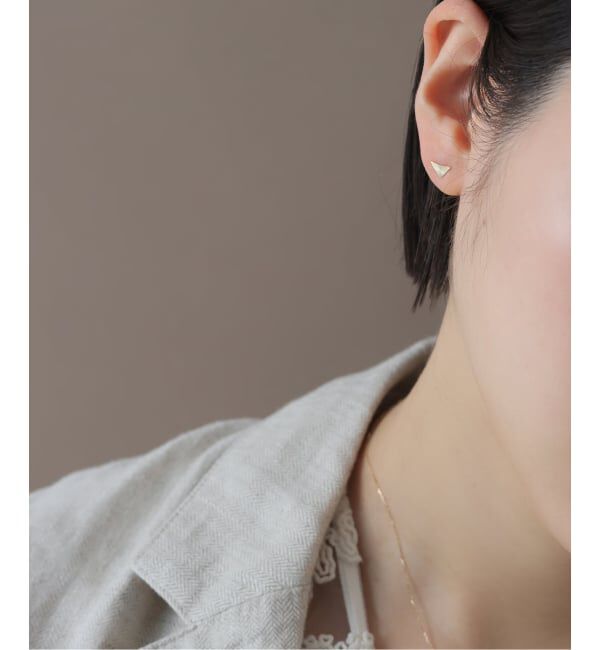Lilas by Spick&Span「テクスチャートライアングルモチーフピアス K10（両耳）」|ピアス|