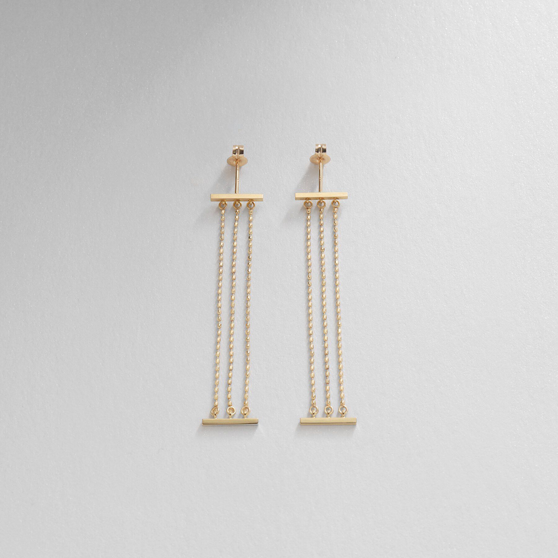 COCOSHNIK「K10カットボールチェーン3連 スタッドピアス」|ピアス|
