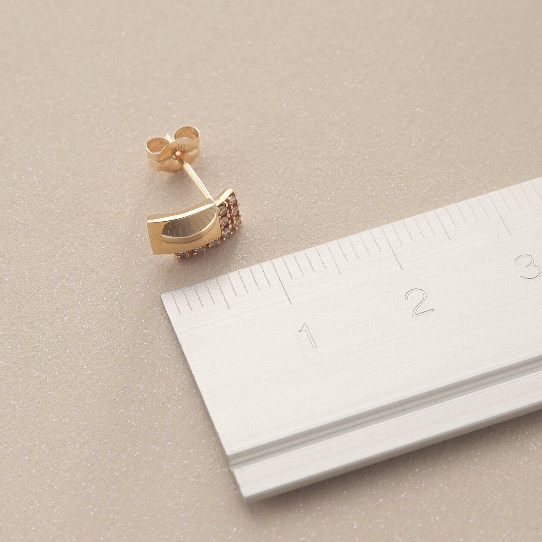 COCOSHNIK「K10ダイヤモンド シフテッドスクエア スタッドピアス」|ピアス|
