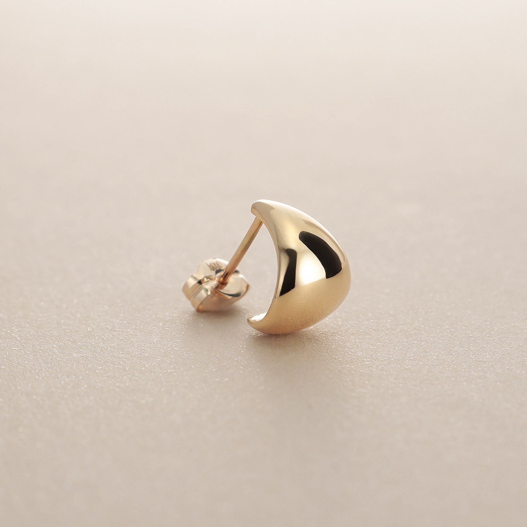 COCOSHNIK「K10ファンシェイプ スタッズピアス」|ピアス|