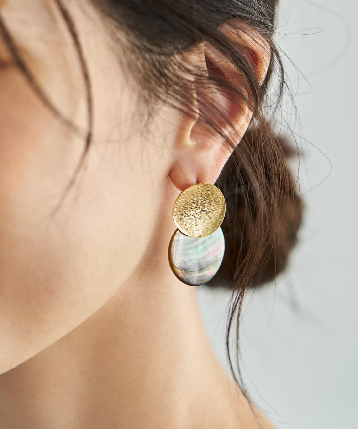 STYLE DELI「メタルとシェルのWプレートピアス」|ピアス|