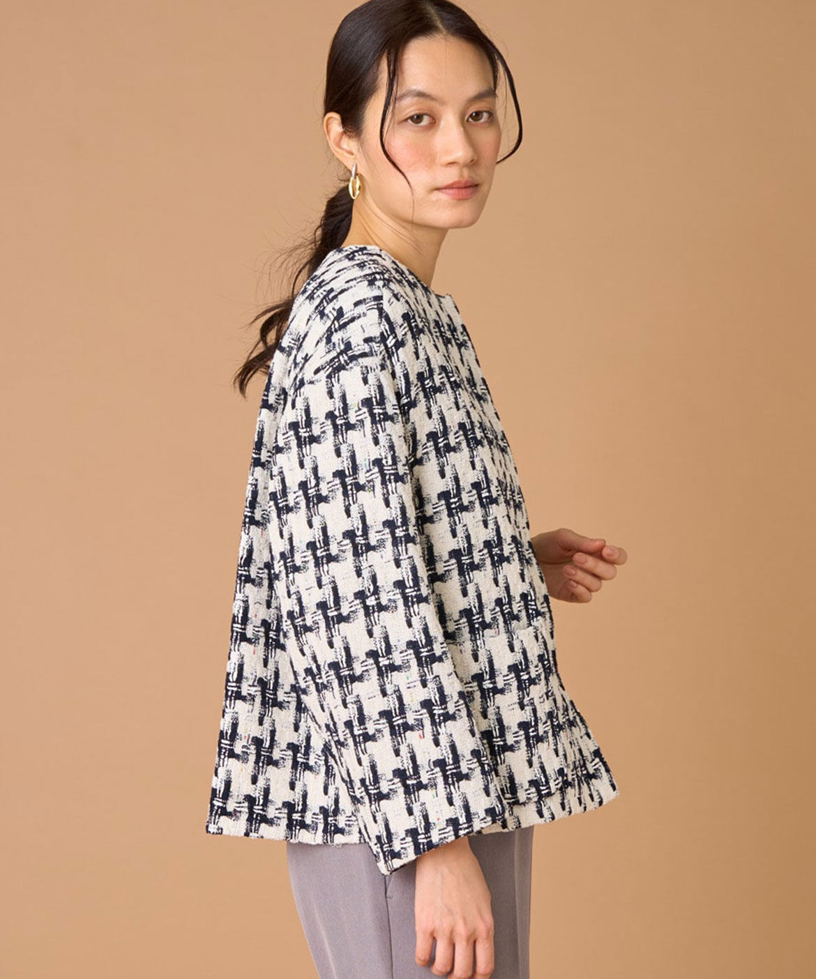 INED「千鳥柄ツイードジャケット《LINTON》」|ノーカラージャケット|