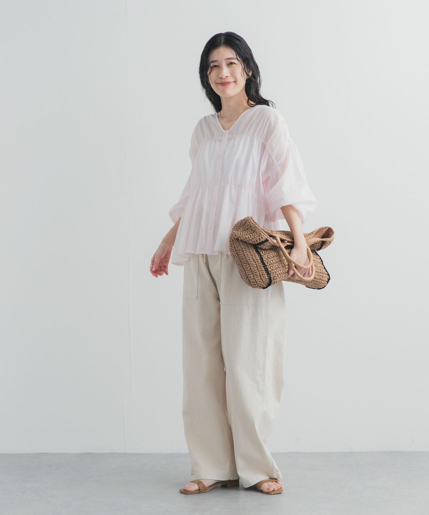 URBAN RESEARCH DOORS「『UR TECH』コットンギャザーVネックブラウス」|シャツ・ブラウス|