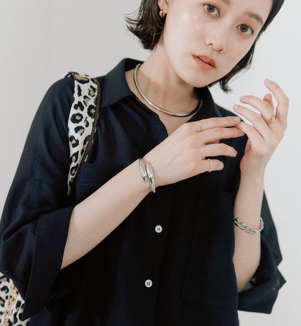  「【主張しすぎないミニマルな印象に】バネバングル」|ブローチ・コサージュ|