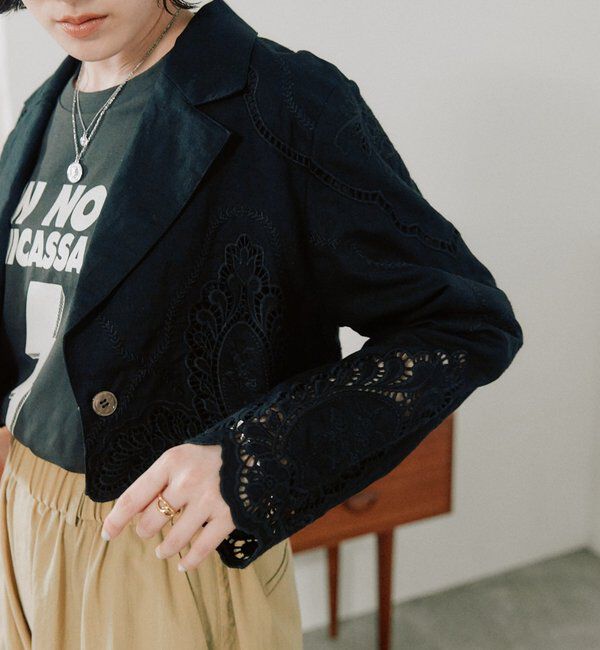  「【繊細なカットワーク刺繍が華やかさを演出】カットワークショートジャケット」|テーラードジャケット|ブラック