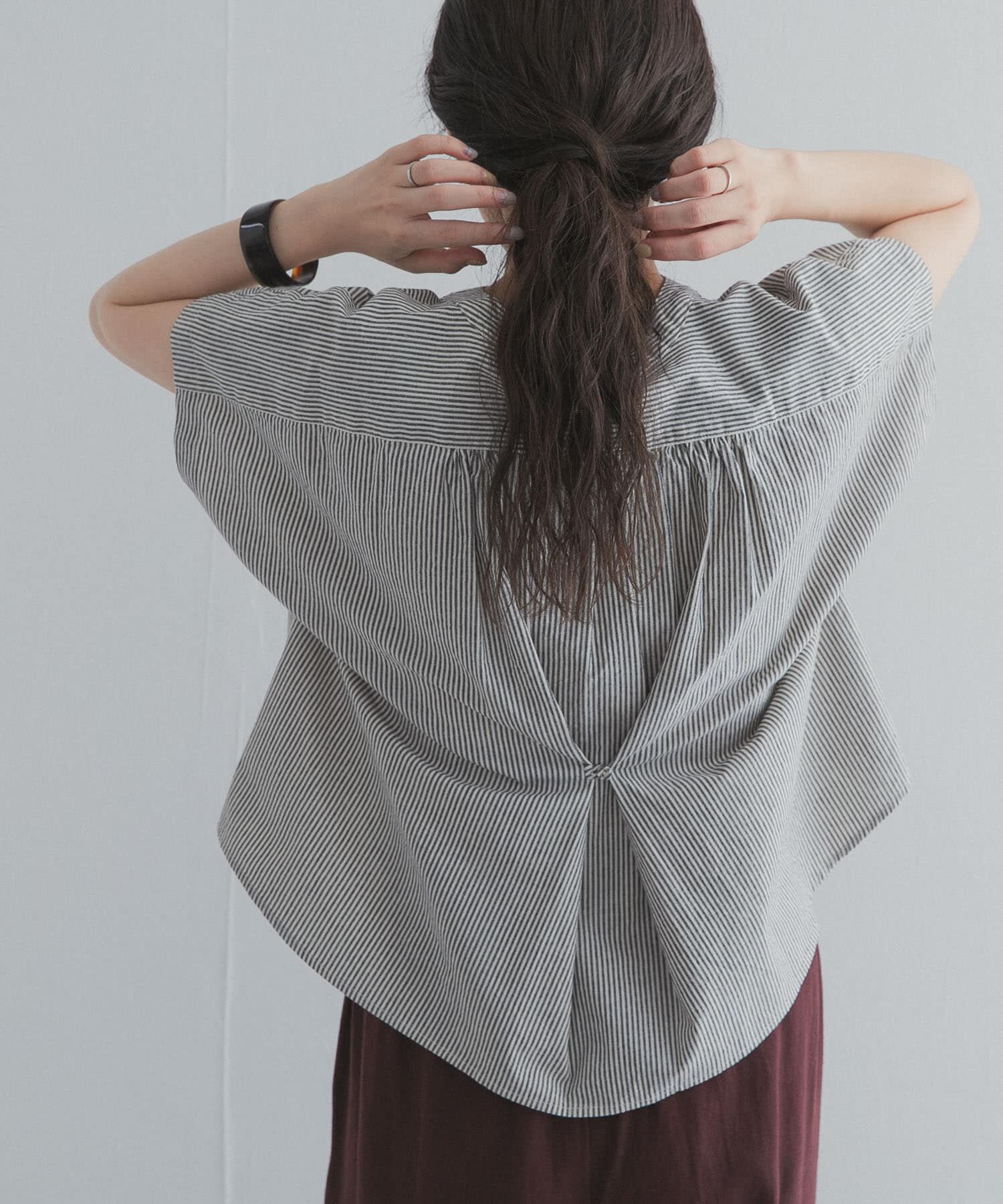 URBAN RESEARCH DOORS「ストライプクロップドブラウス」|シャツ・ブラウス|
