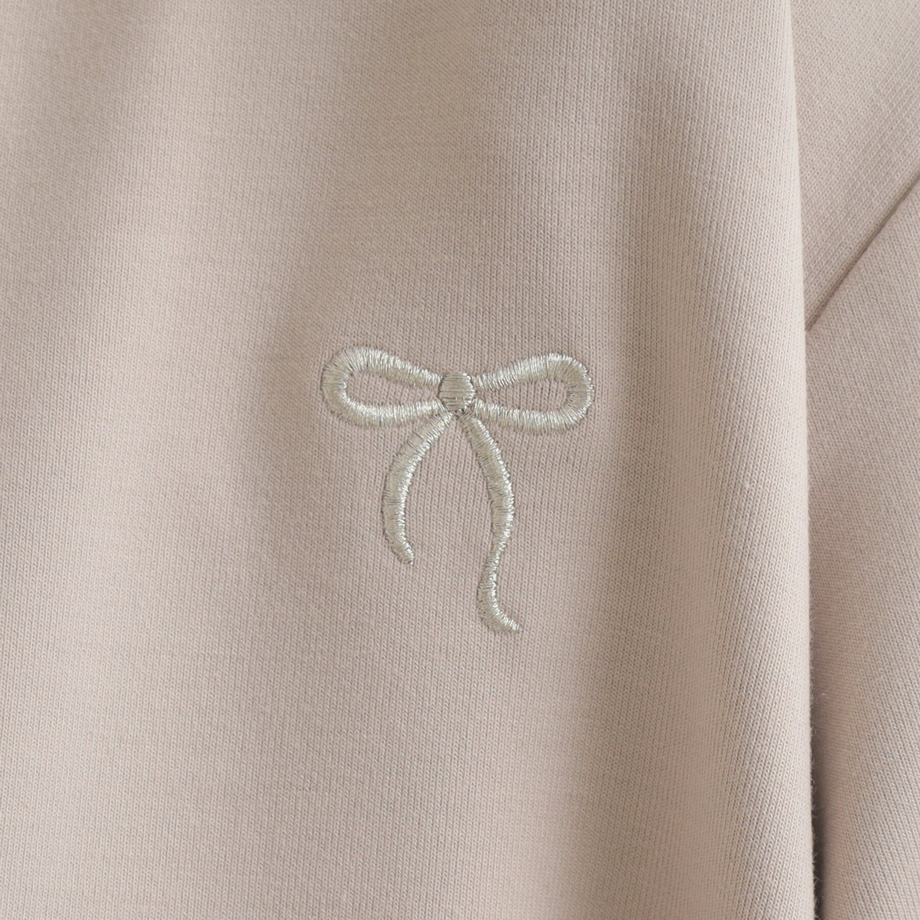 Couture broach「【マシンウォッシャブル・UVケア・大人可愛い】リボン刺繍ダンボールZIPフーディ」|パーカー|