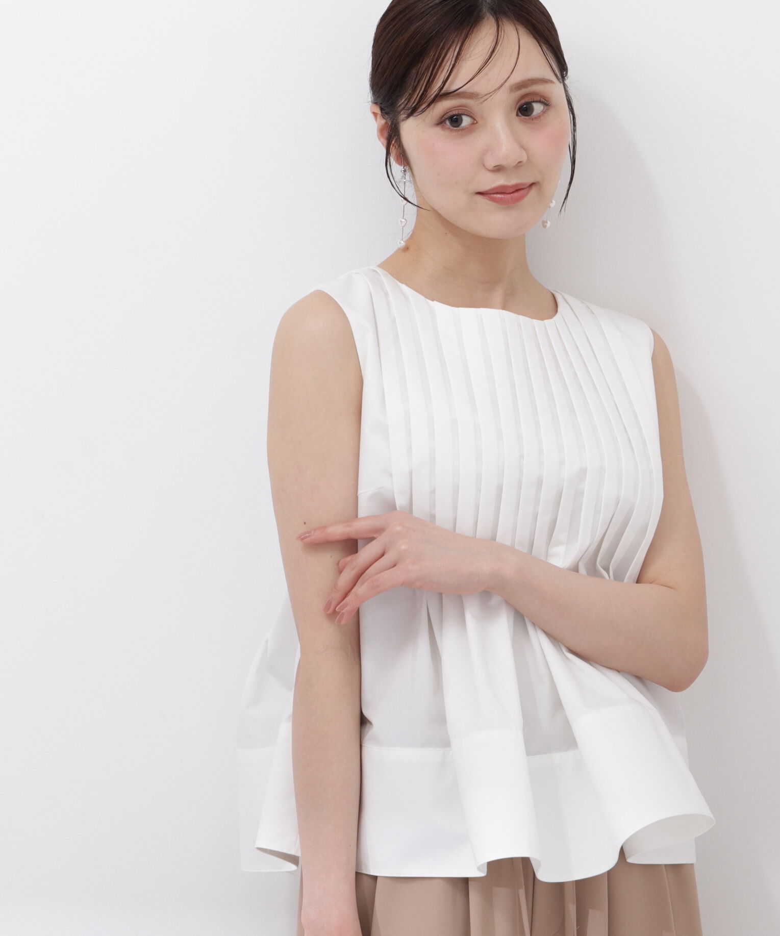 PROPORTION BODY DRESSING「〈a/mie〉ピンタックフレアーブラウス26SS」|シャツ・ブラウス|ホワイト