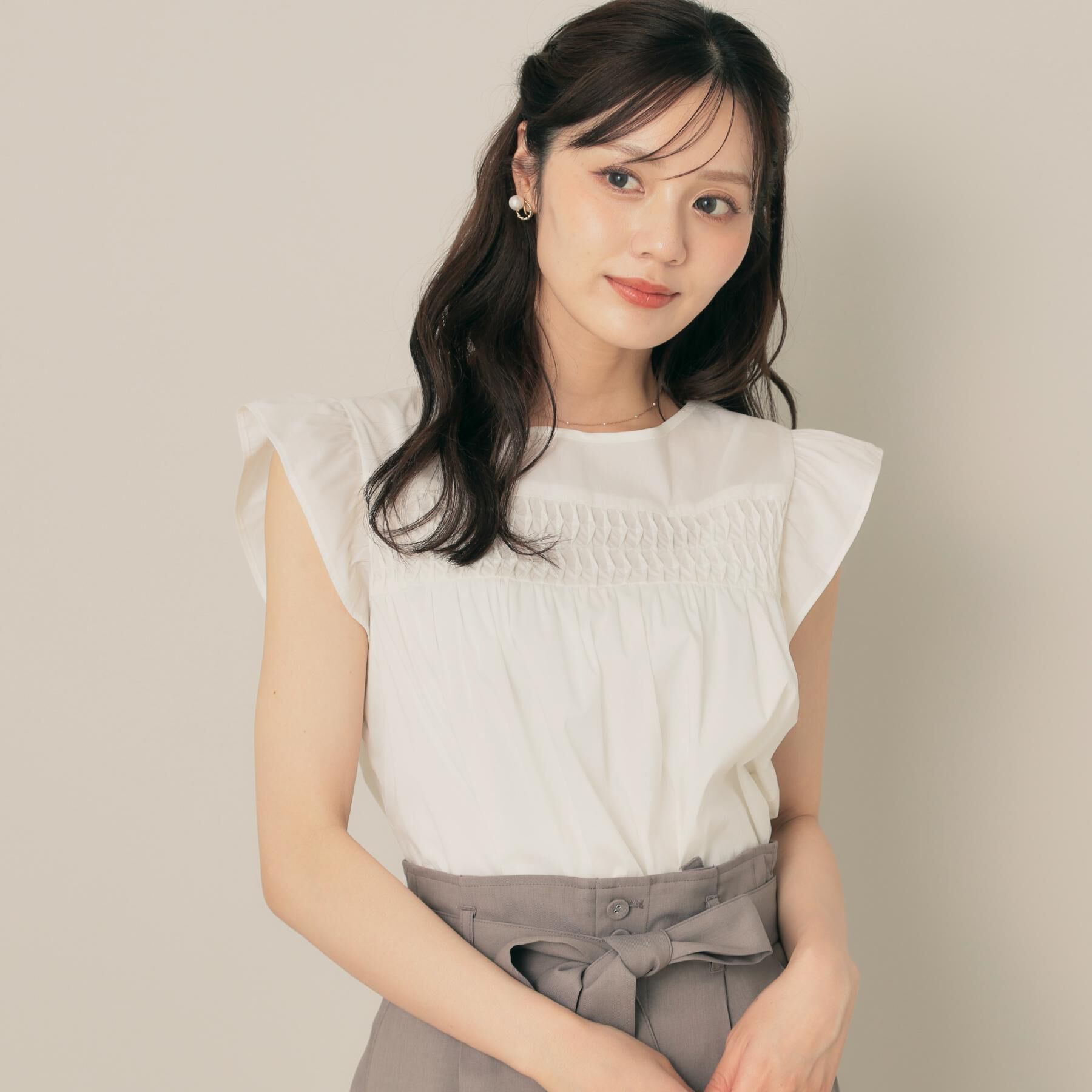 Couture broach「【大人可愛い・きれいめ】ランダムタックシャツブラウス」|シャツ・ブラウス|オフホワイト(003